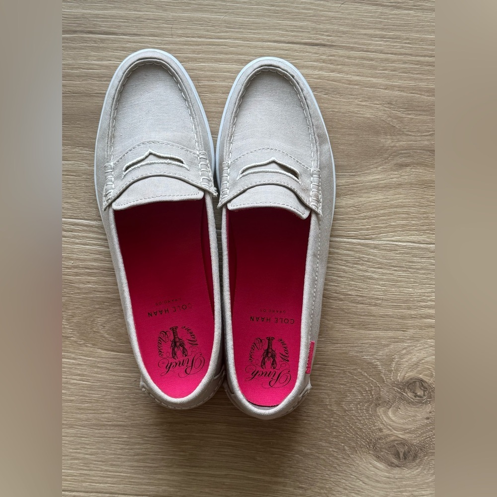 EUC Cole Haan 9.5 Pinch Weekender Maine Classic Canvas Loafers – Gray/Pink